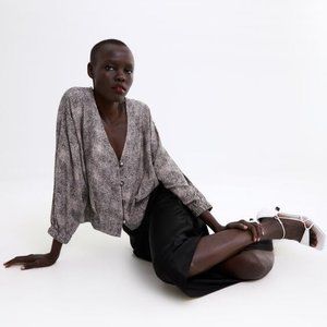 Zara Tops - PRINTED BLOUSE WITH BUTTONS XS